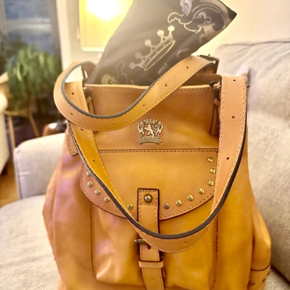 PATRISI ITALIAN LEATHER shoulder bag quality crafted with exquisite hardware. - Picture 2 of 14